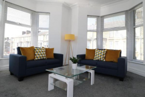 Modern 3 Double Bedroom Town Centre Maisonette